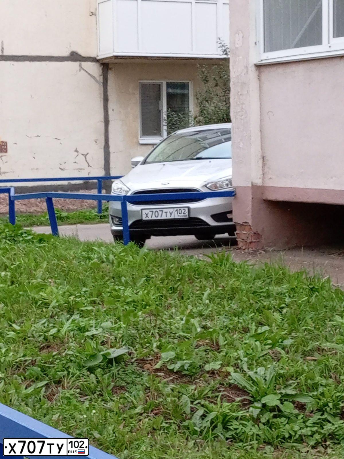 Фото автомобиля FORD FOCUS, 2017 — госномер Х707ТУ102. Цвет: СЕРЕБРИСТЫЙ