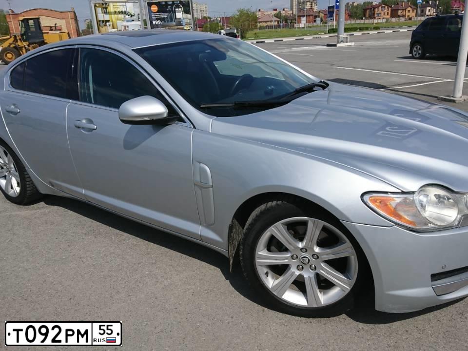 Фото автомобиля JAGUAR XF-SERIE, 2010 — госномер Т940РХ196. Цвет: СВЕТЛО-СЕРЫЙ