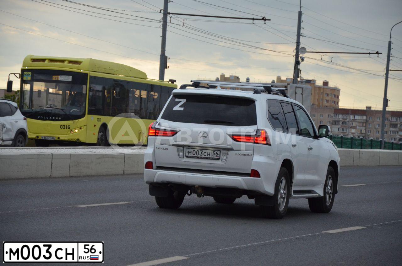 Фото автомобиля TOYOTA LANDCRUISER 200, 2011 — госномер М003СН56. Цвет: Белый