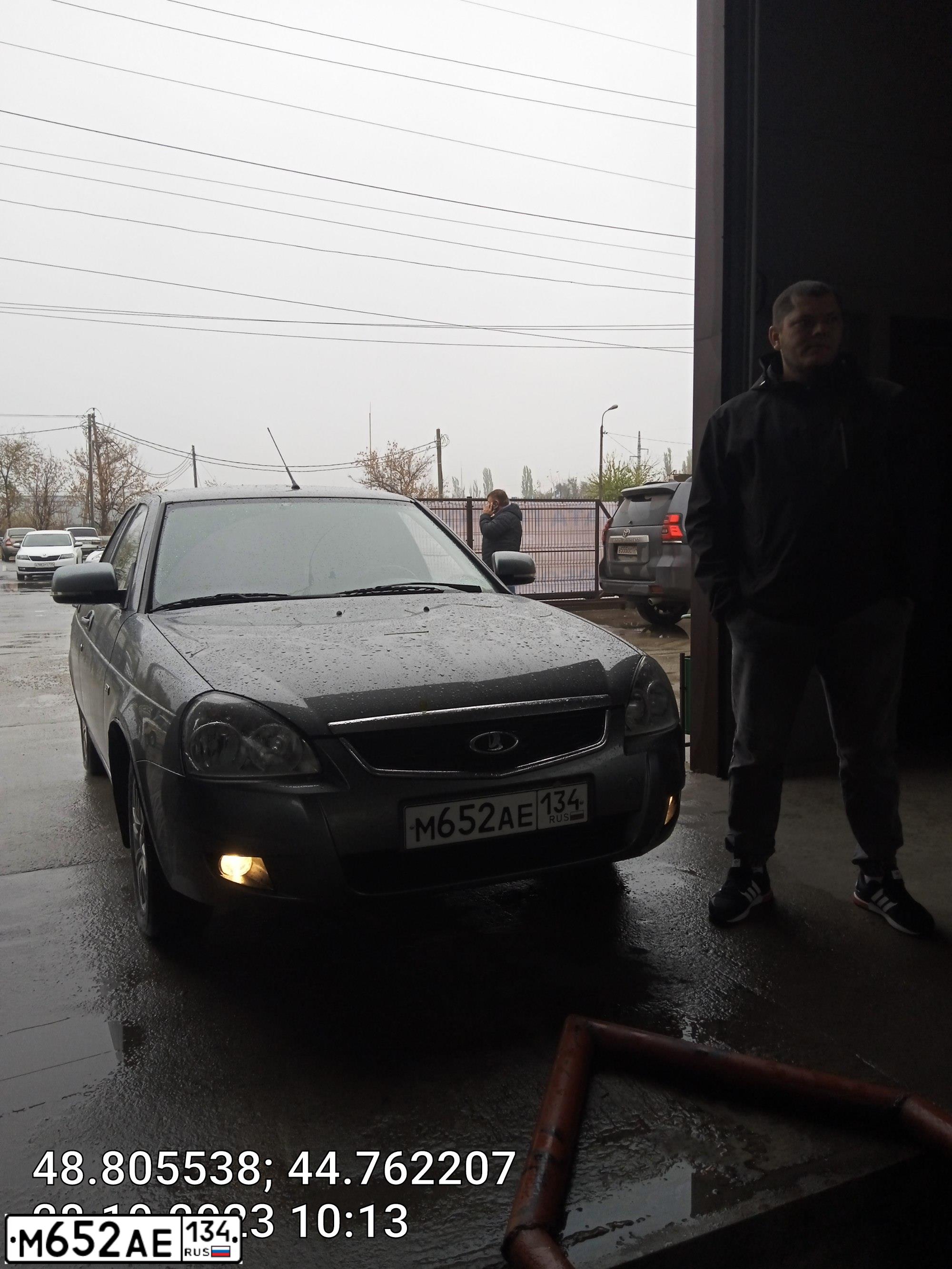 Фото автомобиля LADA 2172 PRIORA, 2011 — госномер Р490ОС69. Цвет: СРЕДНИЙ СЕРО-ЗЕЛЕНЫЙ МЕТ