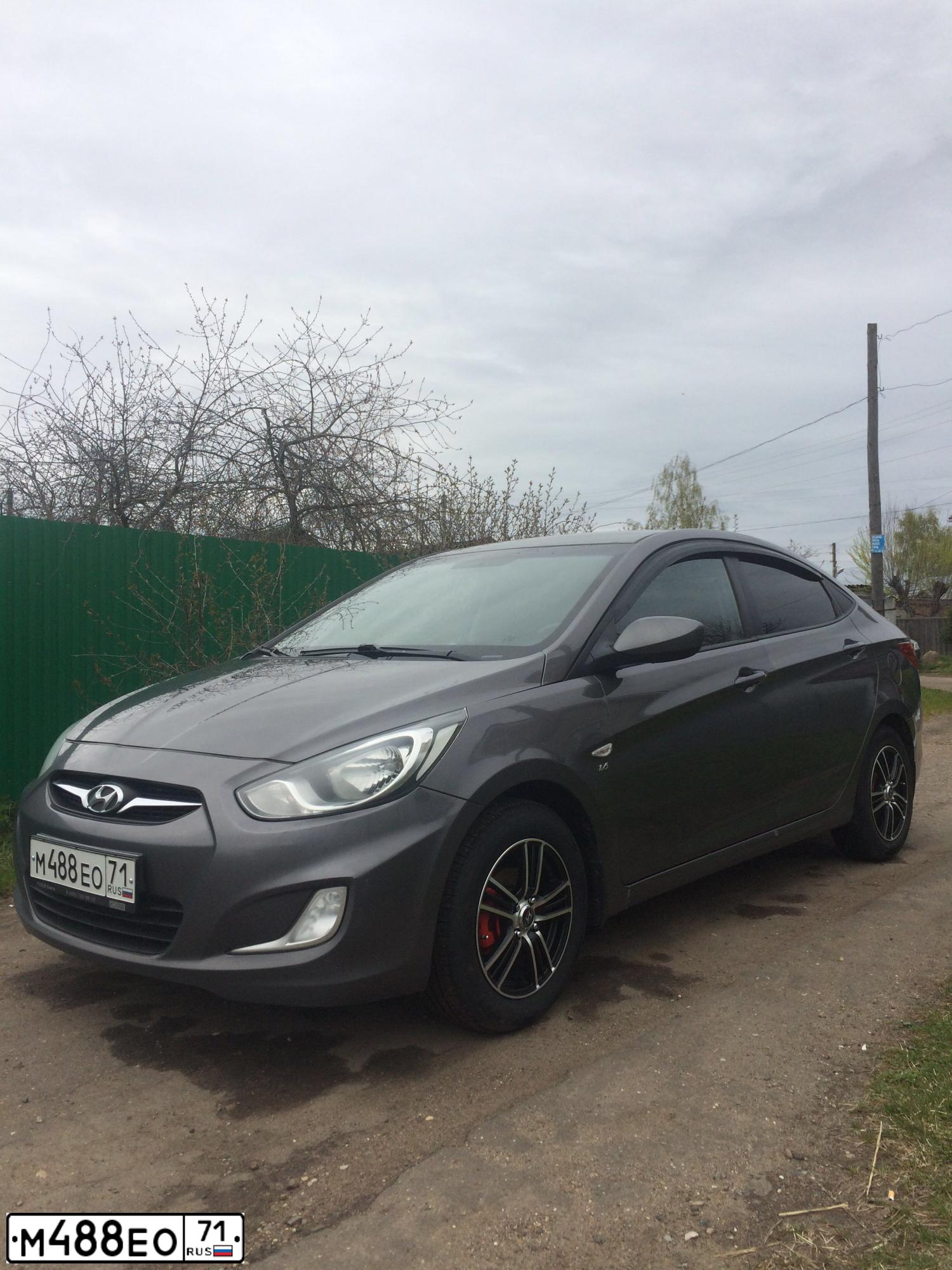 Фото автомобиля HYUNDAI SOLARIS, 2011 — госномер С710МО76. Цвет: ЧЕРНО-СЕРЫЙ