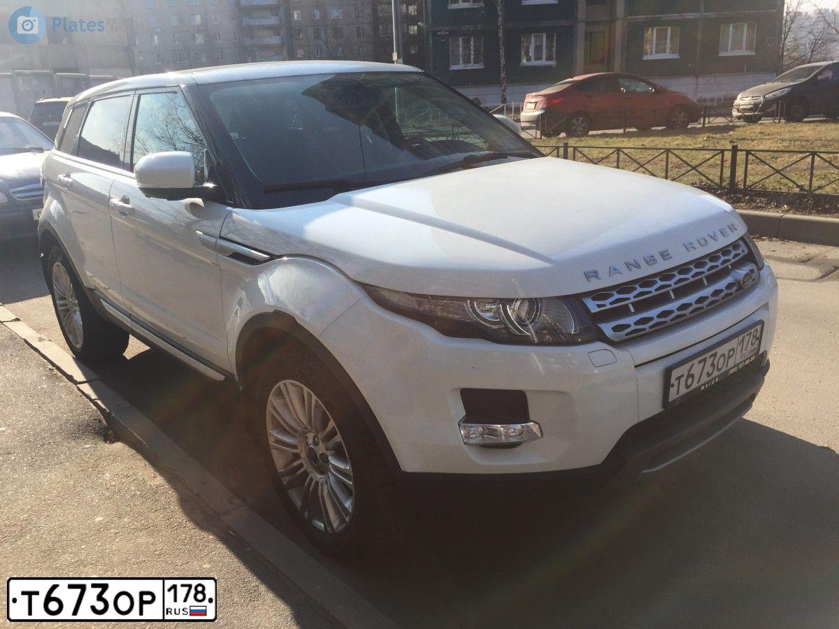 Фото автомобиля LANDROVER RANGE ROVER EVOQUE, 2013 — госномер А326ТР147. Цвет: ЯРКО-БЕЛЫЙ