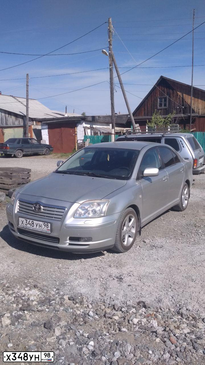 Фото автомобиля TOYOTA AVENSIS, 2005 — госномер Х348УН98. Цвет: СЕРЕБРИСТЫЙ