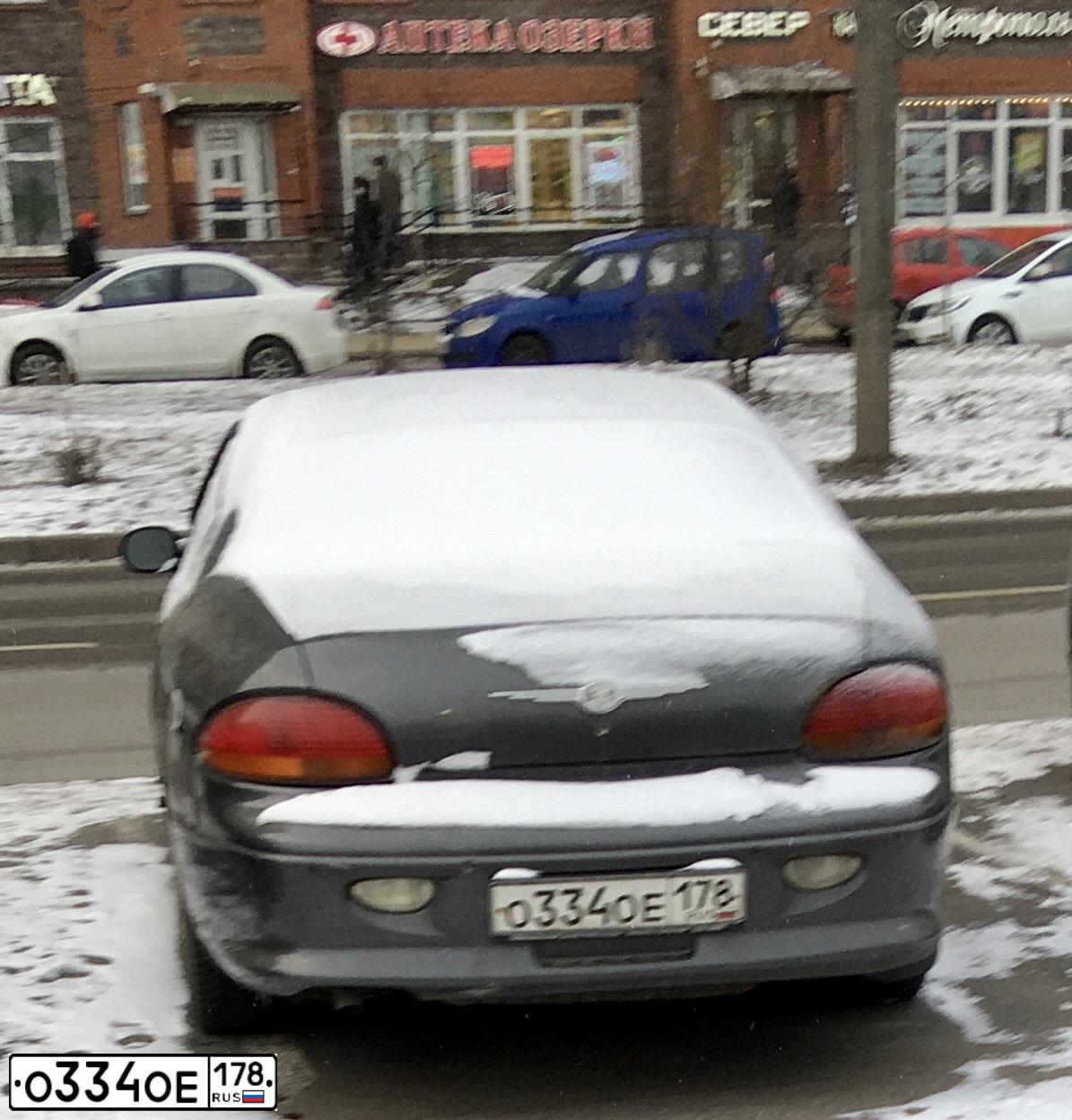 Фото автомобиля CHRYSLER CONCORDE, 2003 — госномер О334ОЕ178. Цвет: ТЕМНО-СЕРЫЙ