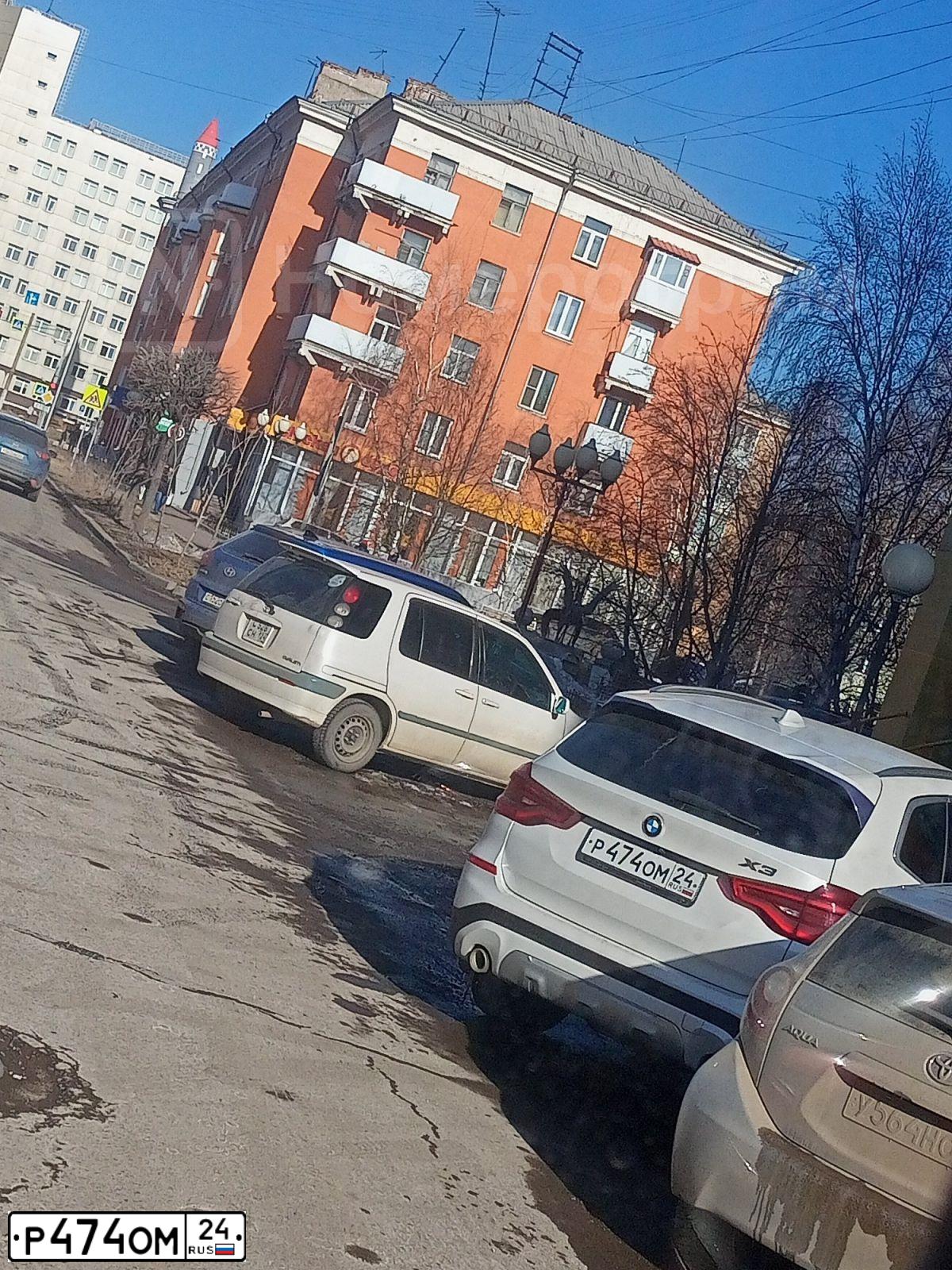 Фото автомобиля VOLVO XC60, 2012 — госномер М702РЕ67. Цвет: Белый