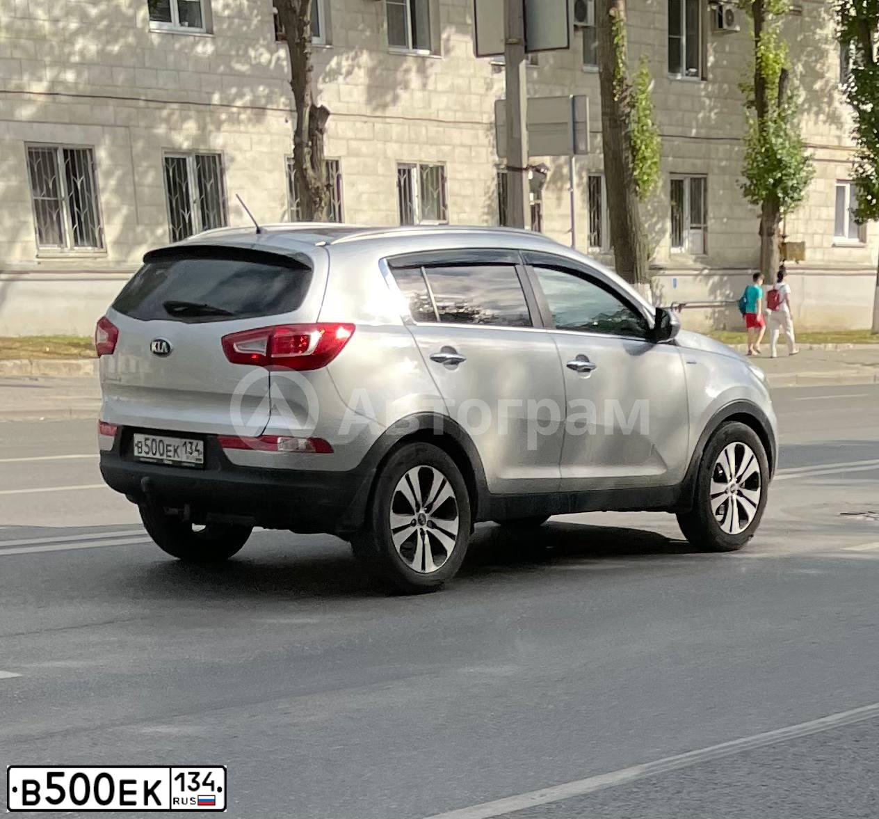 Фото автомобиля KIA SPORTAGE, 2011 — госномер В884ХЕ164. Цвет: ПЕРЛАМ. СЕРЕБРИСТЫЙ