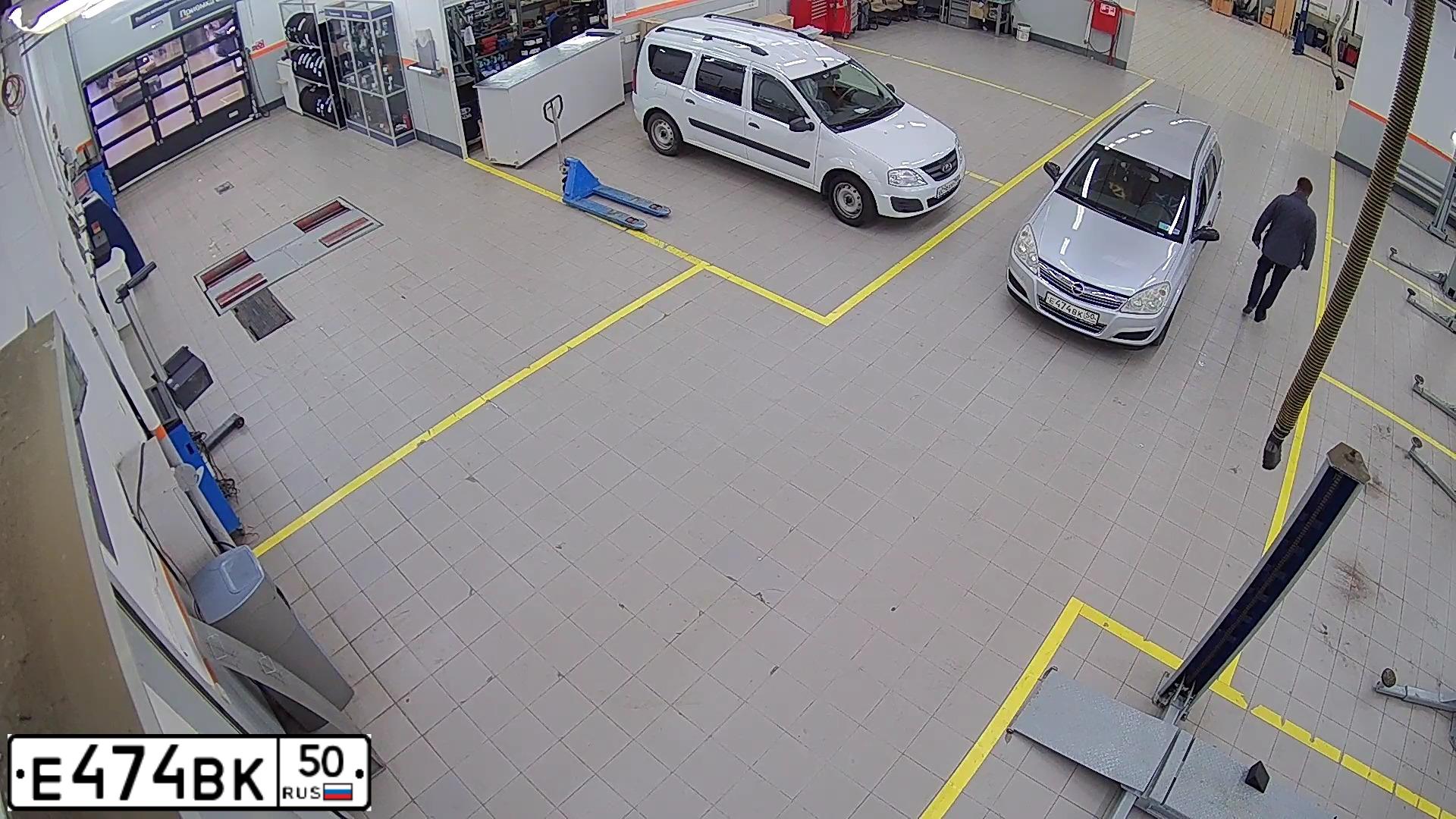 Фото автомобиля OPEL ASTRA, 2008 — госномер Е474ВК50. Цвет: СЕРЫЙ