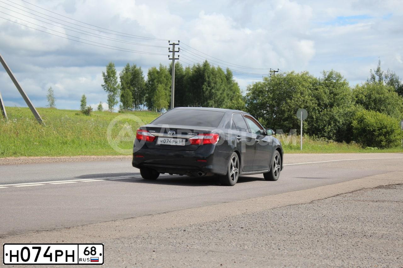 Фото автомобиля TOYOTA CAMRY, 2014 — госномер Н074РН68. Цвет: ЧЕРНЫЙ МЕТАЛЛИК