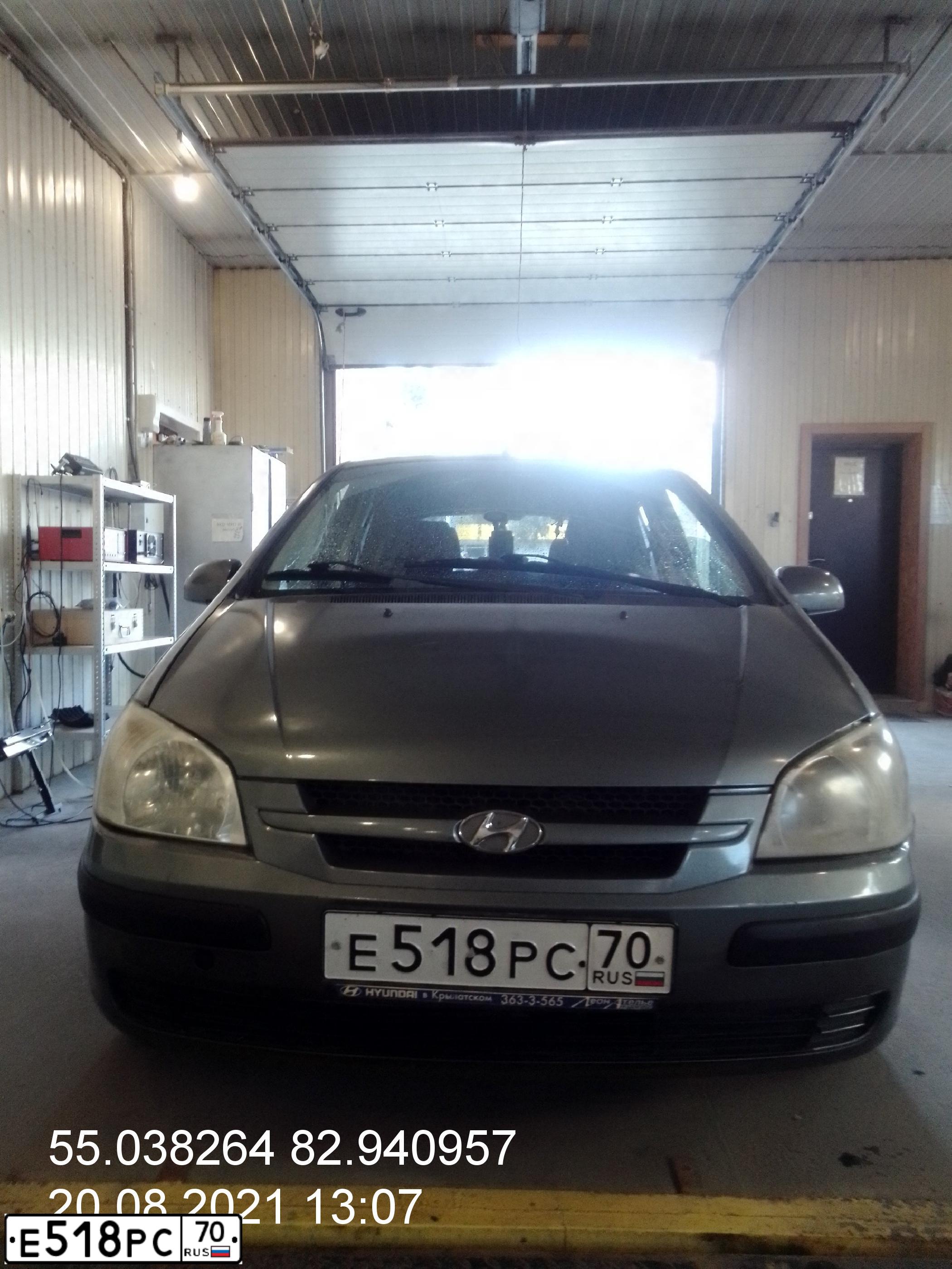 Фото автомобиля HYUNDAI GETZ, 2004 — госномер Е518РС70. Цвет: ТЕМНО-СЕРЫЙ