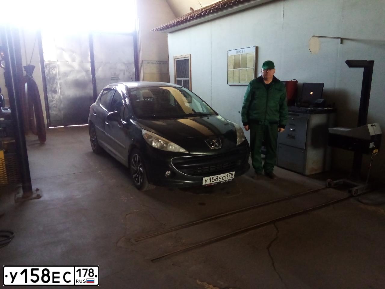 Фото автомобиля PEUGEOT 207, 2007 — госномер А920УТ147. Цвет: Темно-зеленый