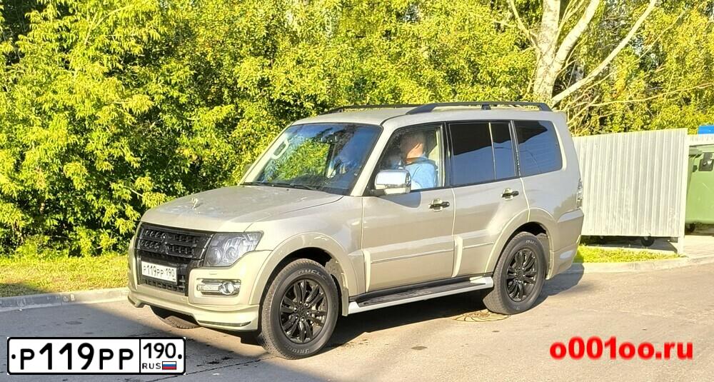 Фото автомобиля TOYOTA LANDCRUISER 200, 2017 — госномер Т975ТУ799. Цвет: БЕЛЫЙ