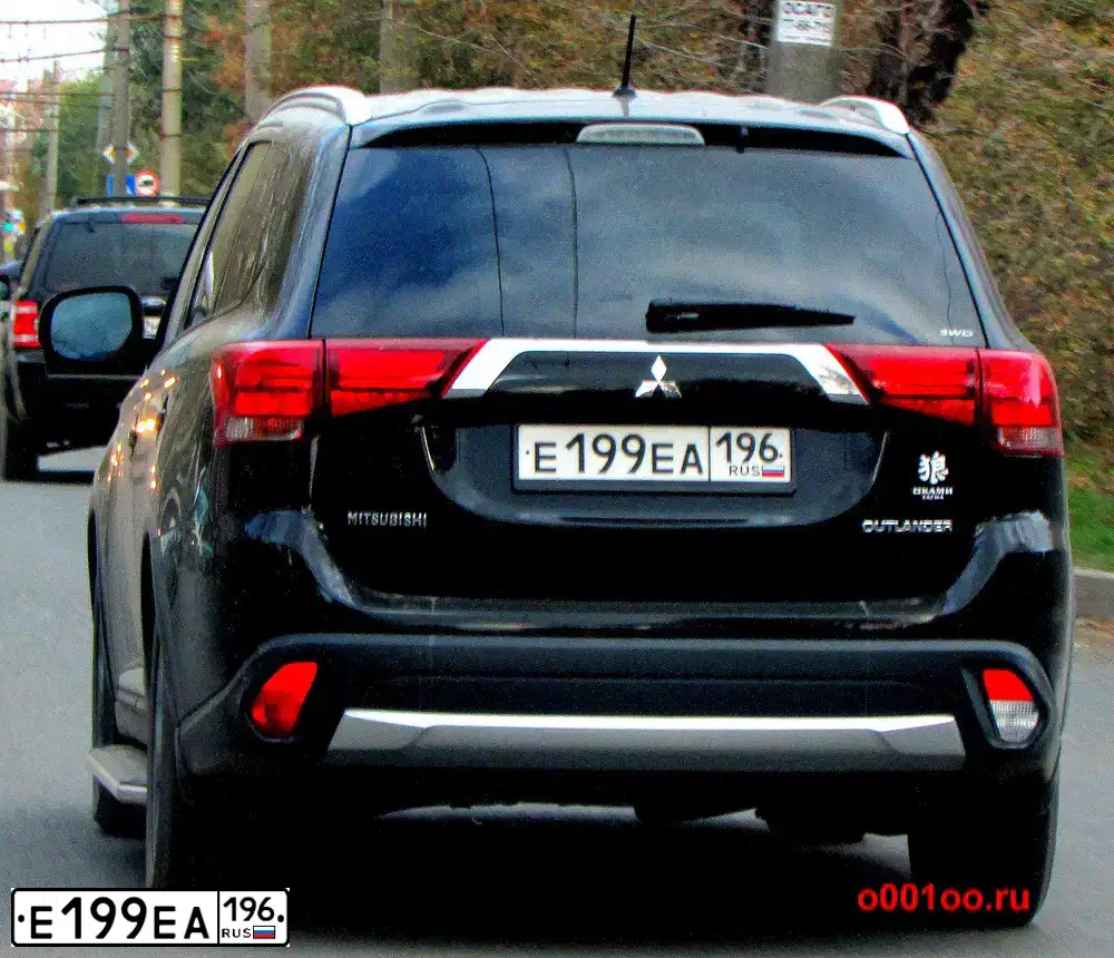 Фото автомобиля MITSUBISHI OUTLANDER, 2015 — госномер Е199ЕА196. Цвет: ЧЕРНЫЙ
