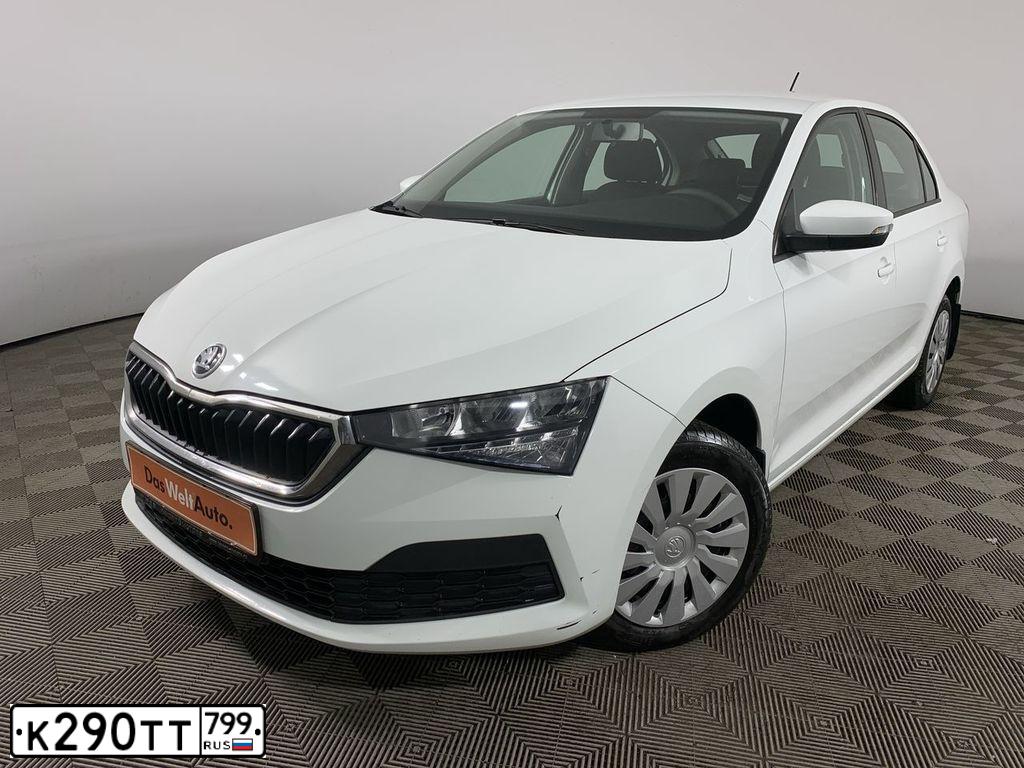 Фото автомобиля SKODA RAPID, 2020 — госномер Р604СО790. Цвет: Белый