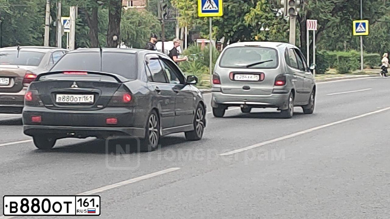 Фото автомобиля MAZDA 323, 2010 — госномер В880ОТ161. Цвет: ЧЕРНЫЙ