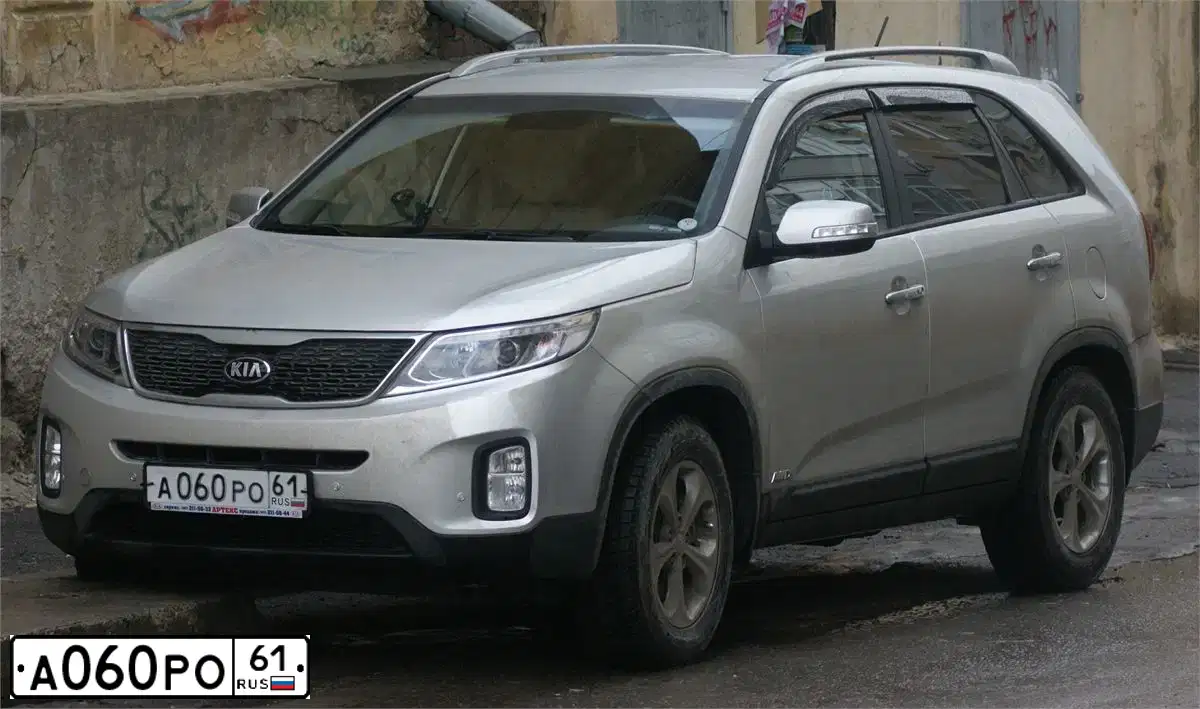 Фото автомобиля KIA SORENTO, 2012 — госномер Е398СК123. Цвет: Серебристый