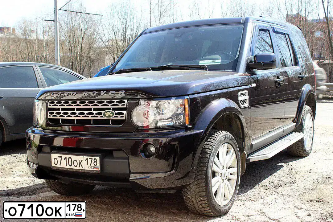 Фото автомобиля LANDROVER DISCOVERY, 2009 — госномер В555ТК78. Цвет: ЧЕРНЫЙ