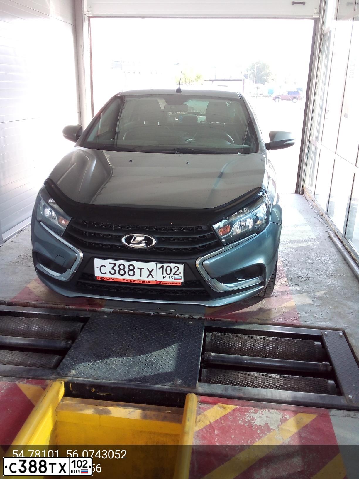 Фото автомобиля LADA VESTA, 2016 — госномер С388ТХ102. Цвет: СЕРЫЙ