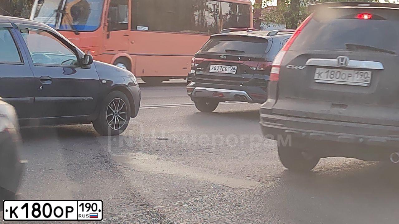 Фото автомобиля KIA BONGO, 2011 — госномер К180РН190. Цвет: Белый