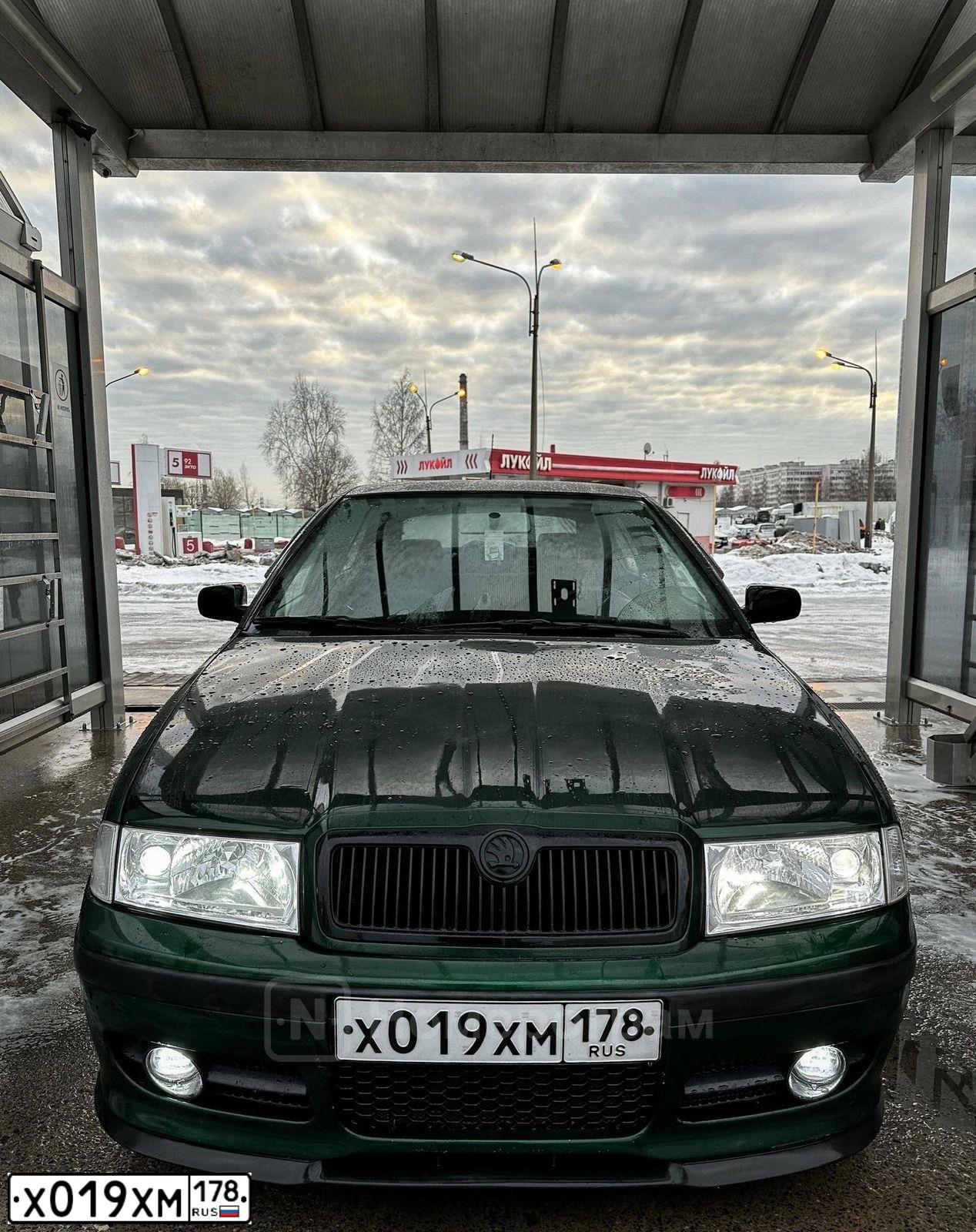 Фото автомобиля SKODA OCTAVIA, 2002 — госномер Х019ХМ178. Цвет: ЗЕЛЕНЫЙ