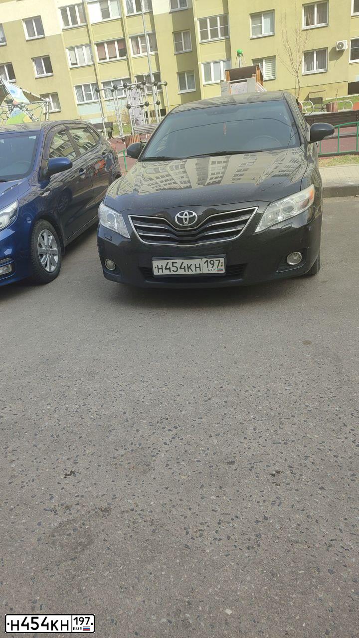 Фото автомобиля TOYOTA CAMRY, 2011 — госномер Н454КН197. Цвет: ЧЕРНЫЙ