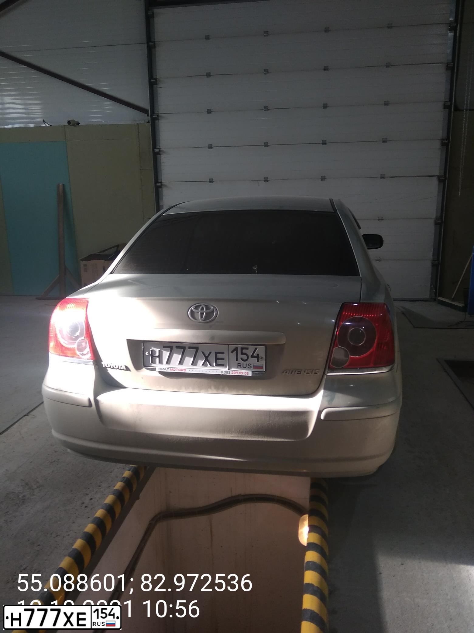 Фото автомобиля TOYOTA AVENSIS, 2007 — госномер Н777ХЕ154. Цвет: СВЕТЛО-ОЛИВКОВЫЙ
