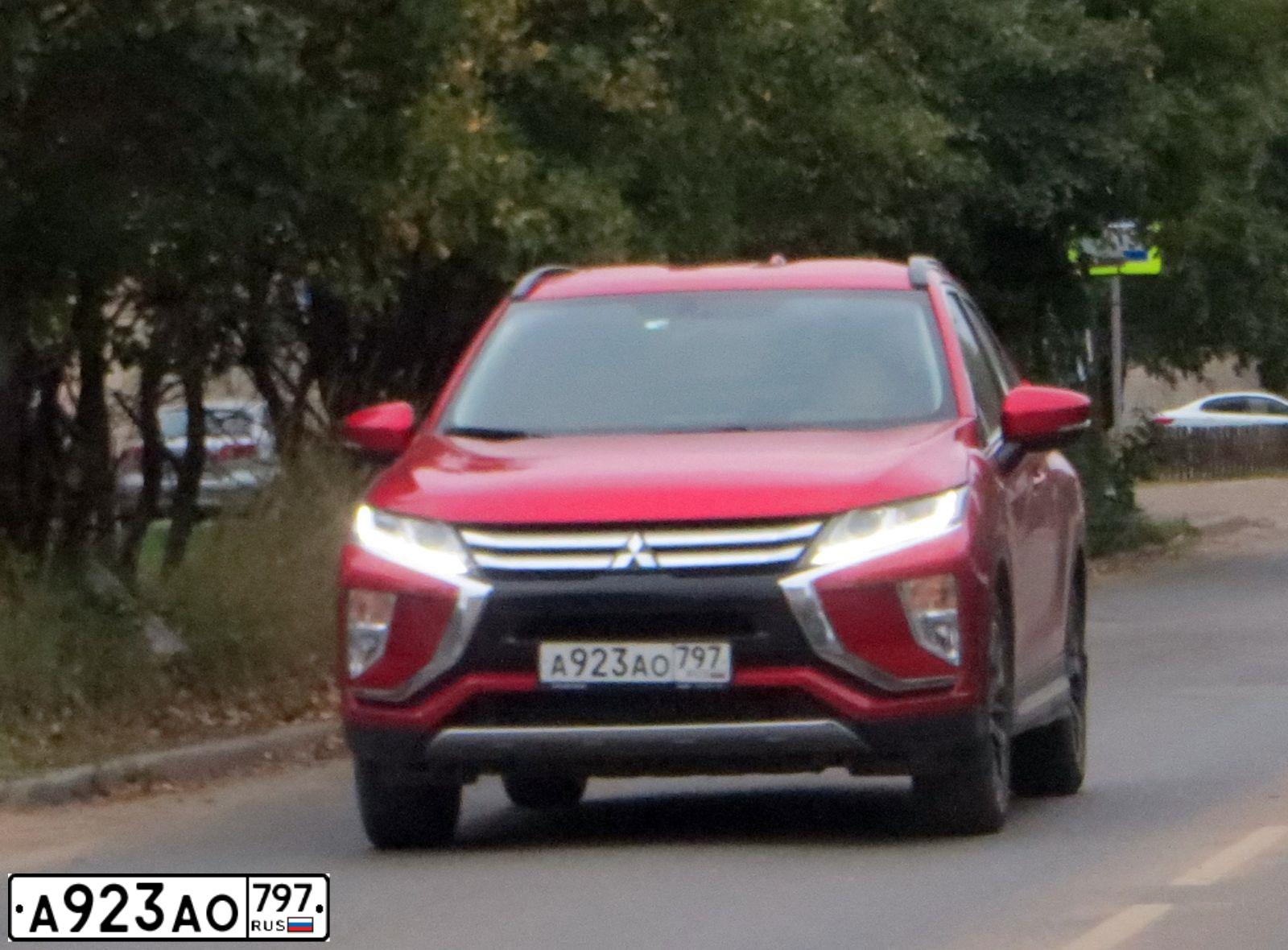 Фото автомобиля MITSUBISHI ECLIPSE CROSS, 2019 — госномер Х424СХ790. Цвет: Красный 