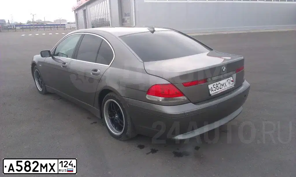 Фото автомобиля BMW 735, 2002 — госномер Е734ММ19. Цвет: СЕРЫЙ
