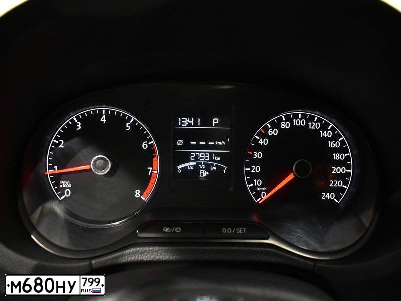 Фото автомобиля VOLKSWAGEN POLO, 2019 — госномер М680НУ799. Цвет: ВИШНЕВЫЙ