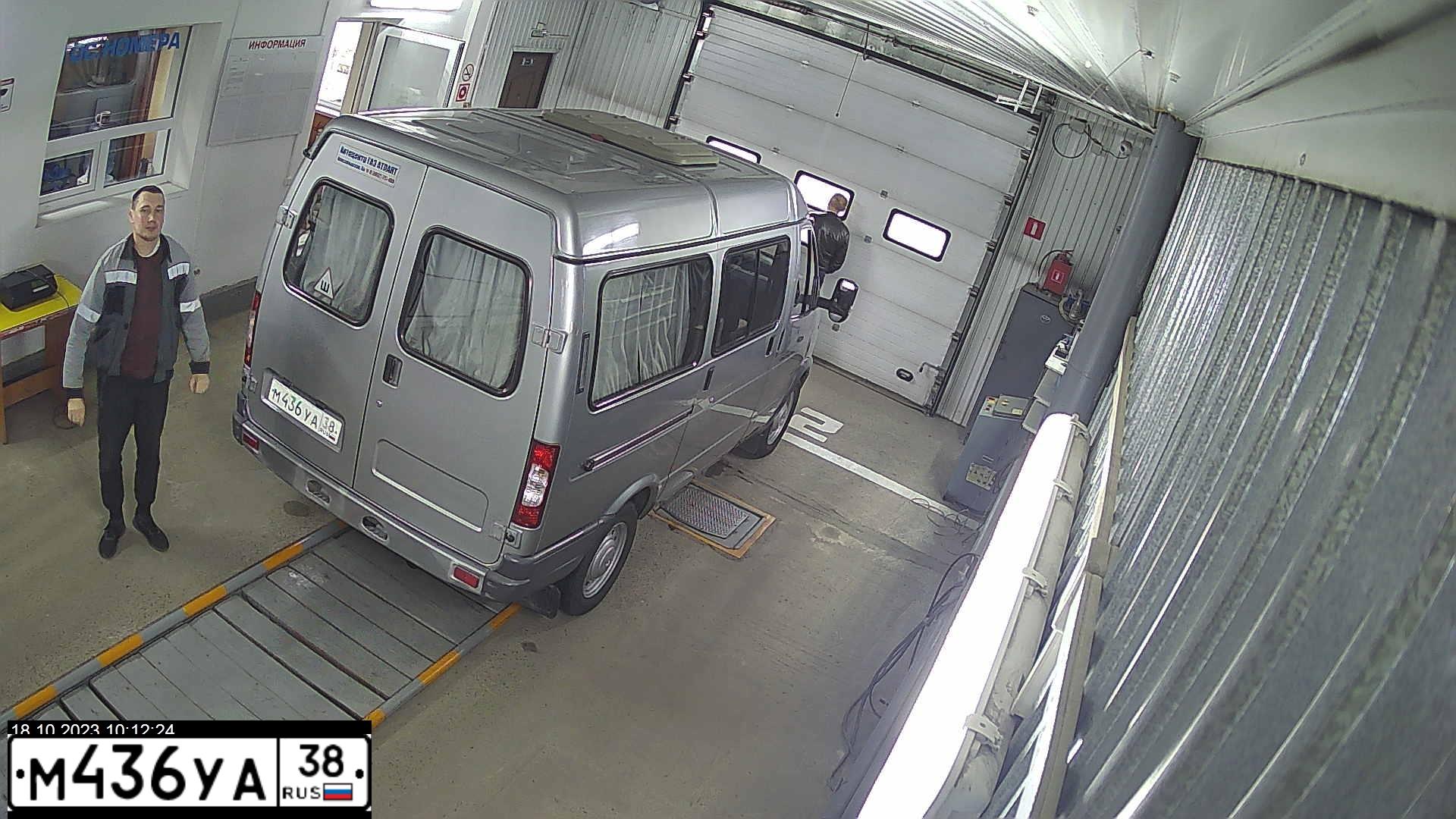 Фото автомобиля GAZ 2217 SOBOL, 2010 — госномер М436УА38. Цвет: СЕРЕБРИСТЫЙ