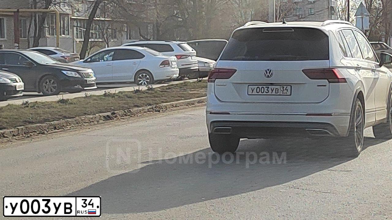 Фото автомобиля LADA 2121 NIVA, 2002 — госномер У003УВ34. Цвет: ТЕМНО БОРДОВЫЙ
