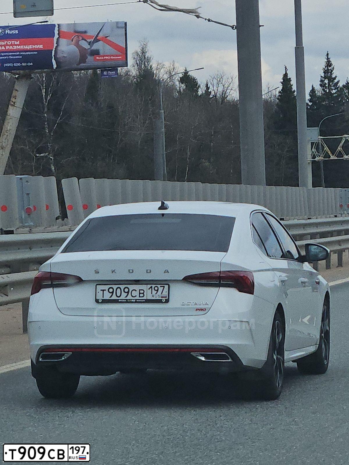 Фото автомобиля MERCEDES E-KLASSE, 2016 — госномер В598ОХ198. Цвет: БЕЛЫЙ
