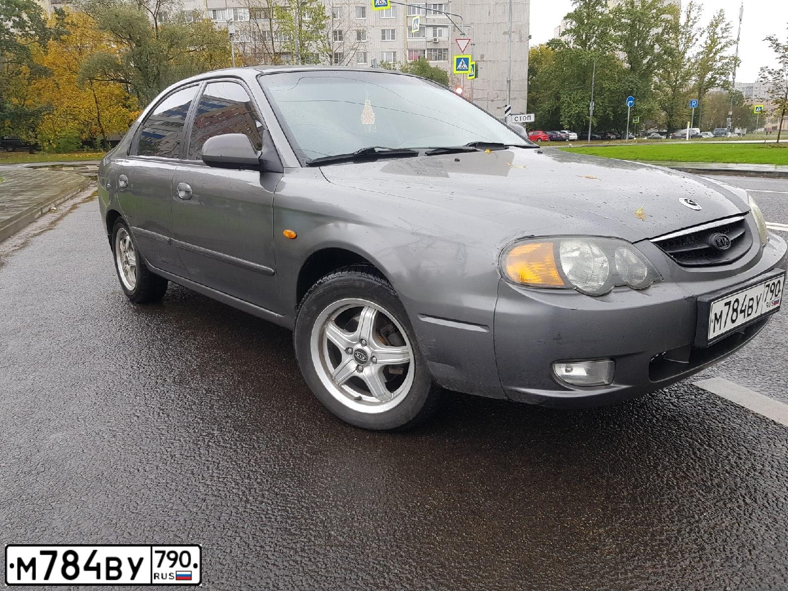 Фото автомобиля KIA SHUMA, 2002 — госномер М784ВУ790. Цвет: СЕРЫЙ