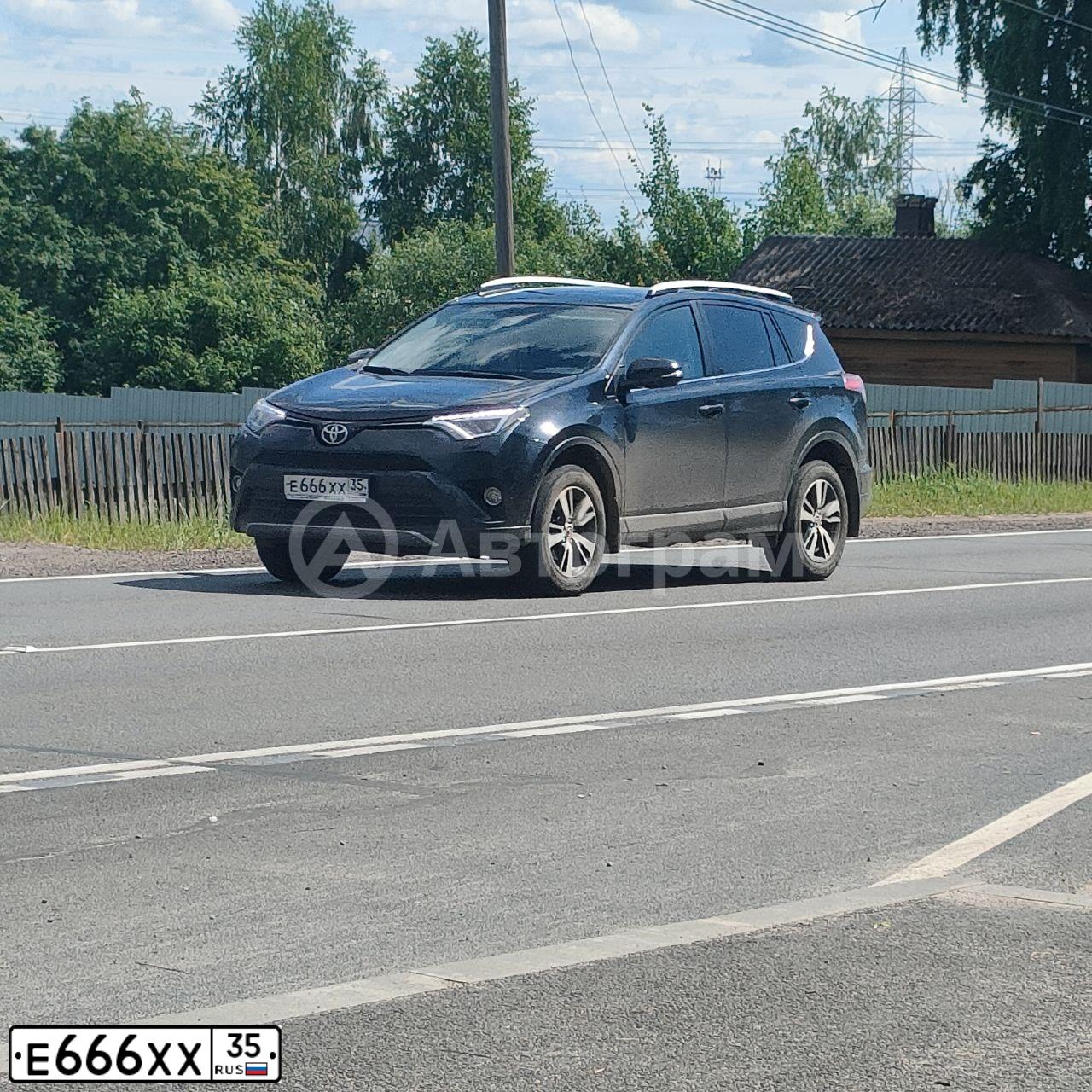 Фото автомобиля TOYOTA RAV4, 2018 — госномер Е666ХХ35