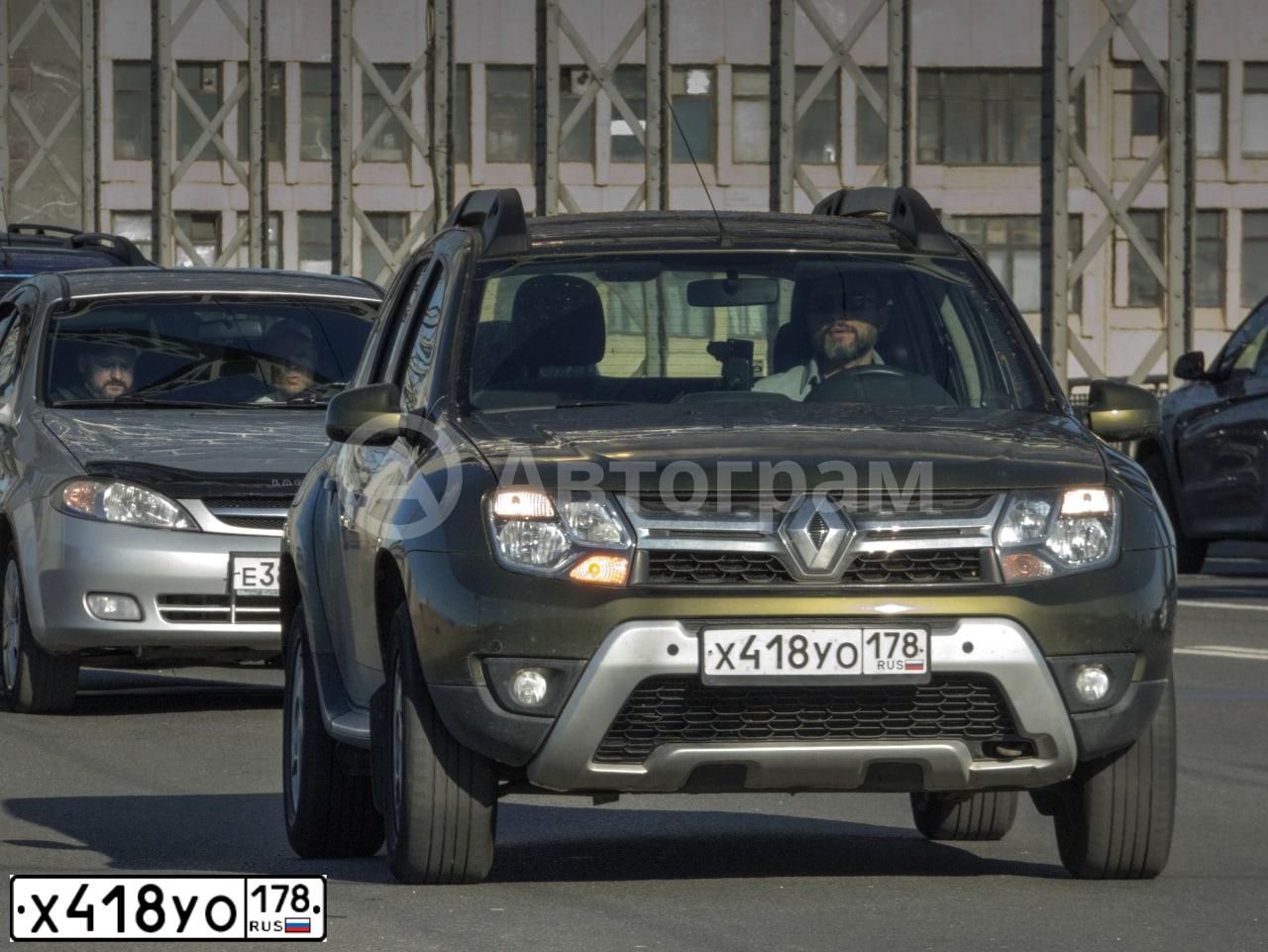 Фото автомобиля RENAULT DUSTER, 2017 — госномер Х418УО178. Цвет: ЗЕЛЕНЫЙ