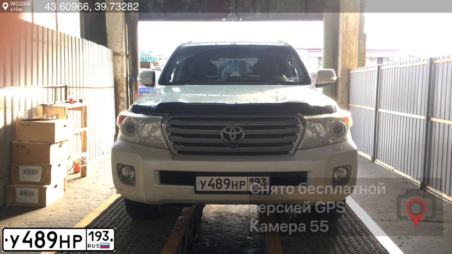 Фото автомобиля TOYOTA LANDCRUISER 200, 2012 — госномер У489НР193. Цвет: Белый