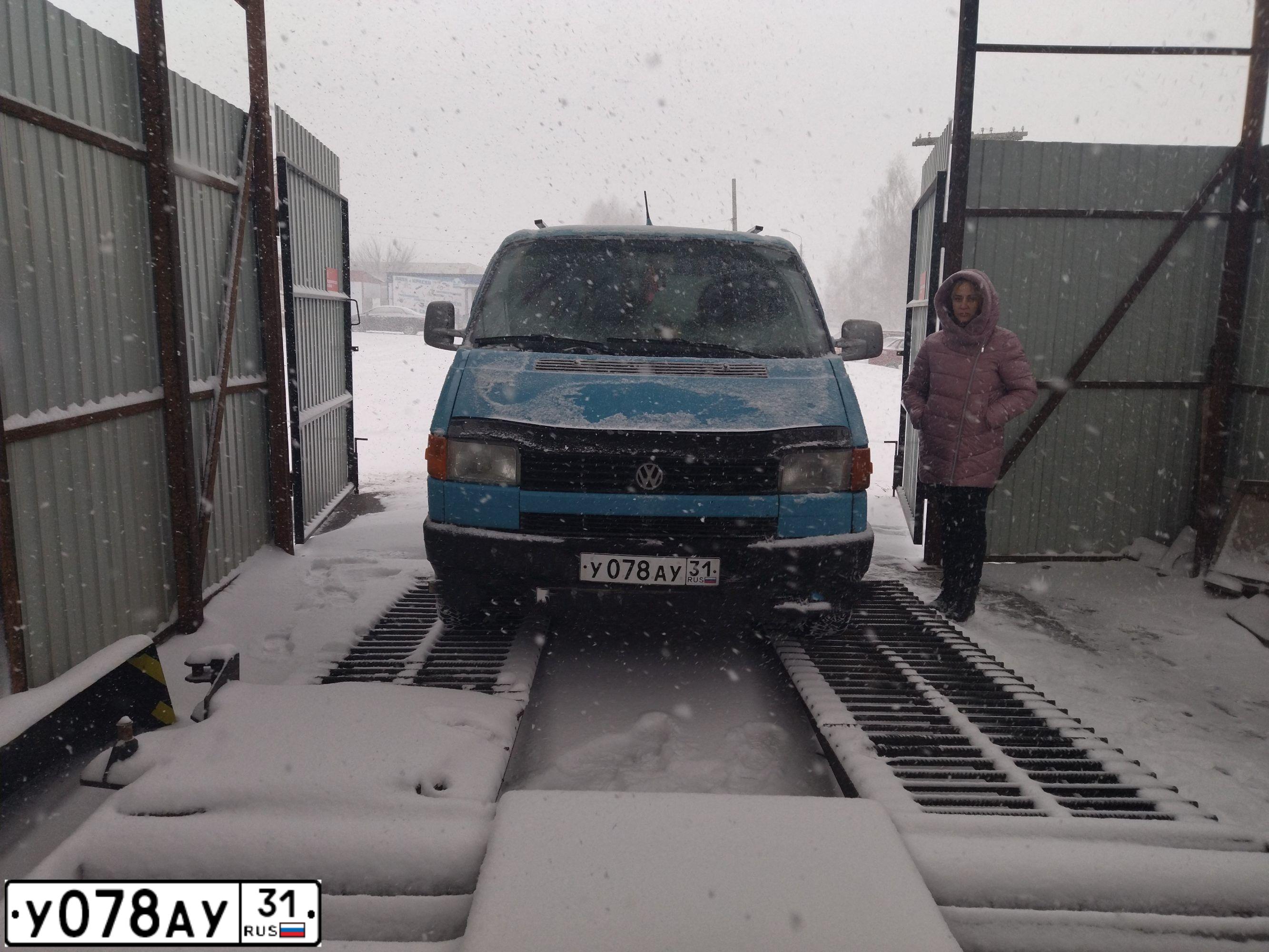 Фото автомобиля VOLKSWAGEN TRANSPORTER, 1991 — госномер О291СО31. Цвет: синий
