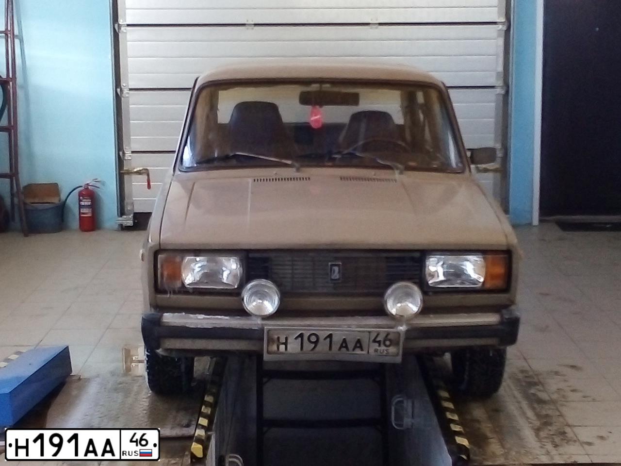 Фото автомобиля LADA 2105, 1987 — госномер М688УН124. Цвет: ТЕМНО-БЕЖЕВЫЙ