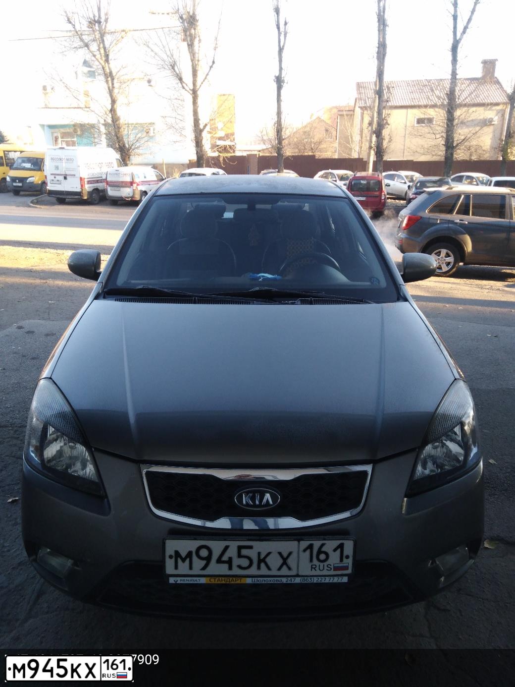 Фото автомобиля KIA RIO, 2010 — госномер Х342МВ761. Цвет: Серый