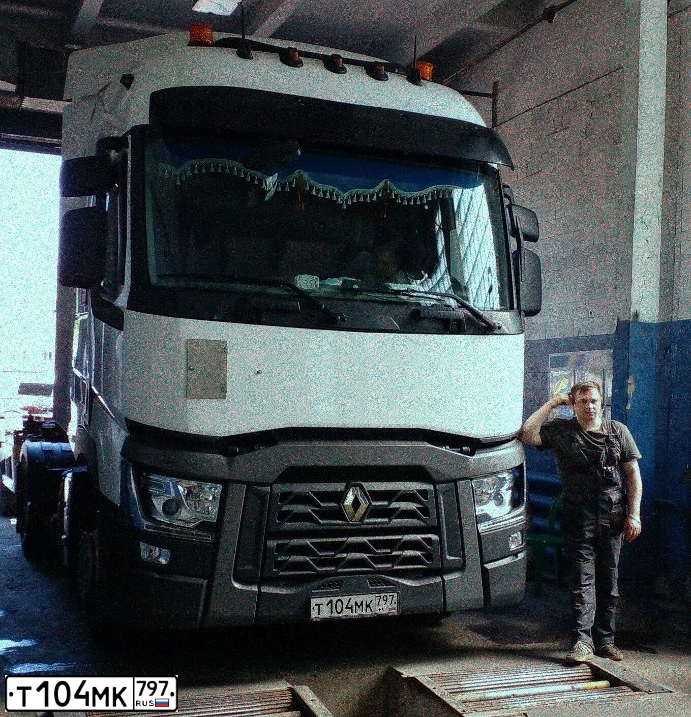 Фото автомобиля RENAULT T-SERIE, 2019 — госномер Т104МК797. Цвет: Белый
