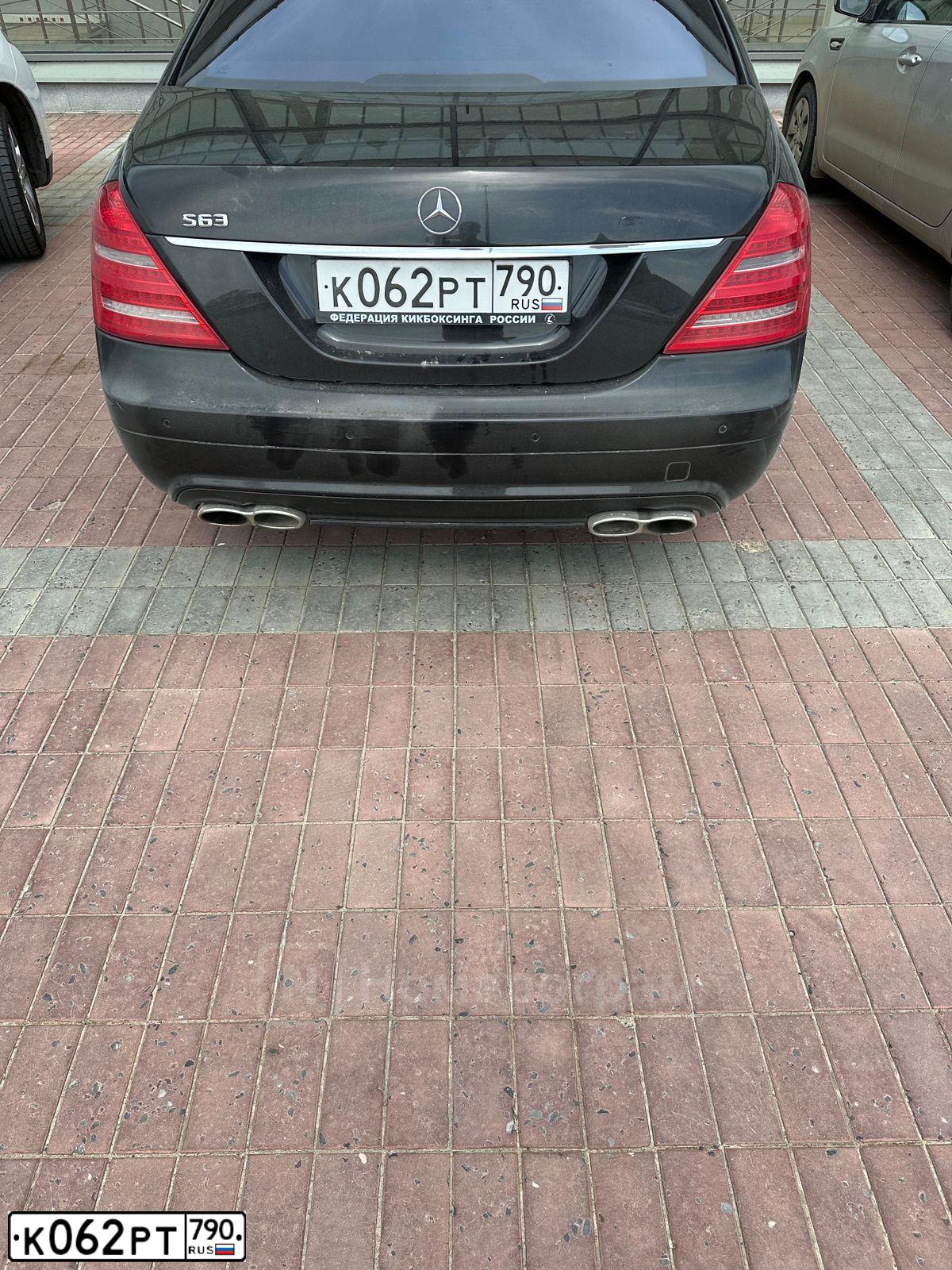 Фото автомобиля MERCEDES S-KLASSE, 2006 — госномер К062РТ790. Цвет: ЧЕРНЫЙ