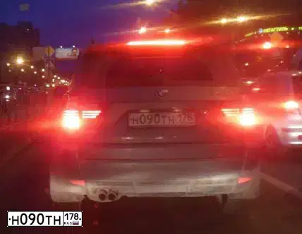 Фото автомобиля BMW X3, 2009 — госномер Н090ТН178. Цвет: СЕРЫЙ
