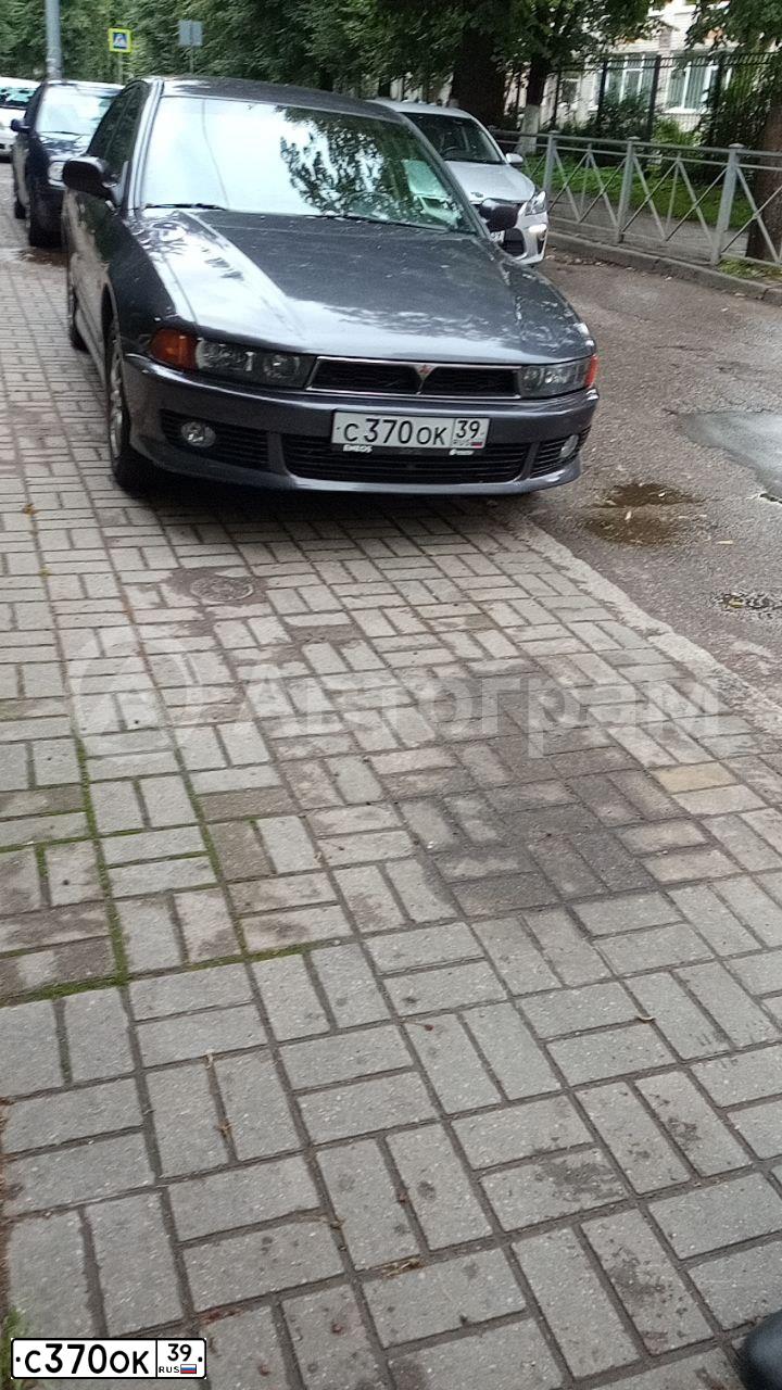 Фото автомобиля MITSUBISHI GALANT, 1997 — госномер С370ОК39. Цвет: ТЕМНО-СЕРЫЙ