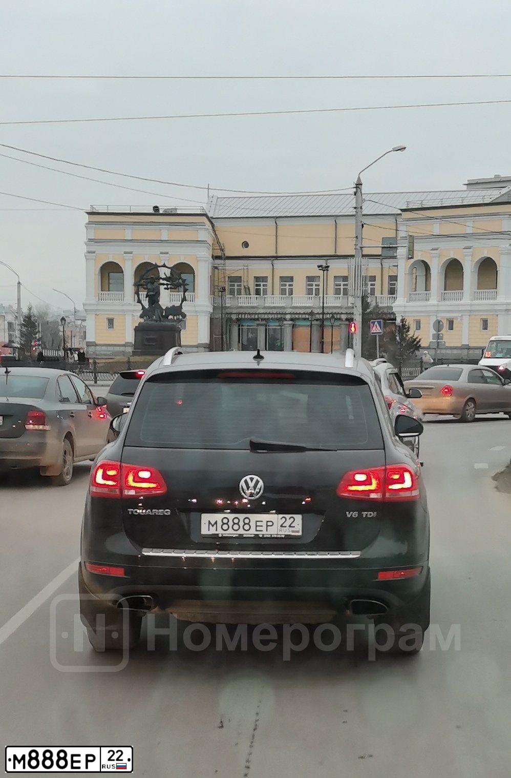 Фото автомобиля VOLKSWAGEN TOUAREG, 2010 — госномер М888ЕР22. Цвет: ЧЕРНЫЙ