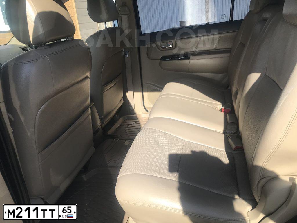 Фото автомобиля TOYOTA FORTUNER, 2013 — госномер М211ТТ65. Цвет: ЧЕРНЫЙ