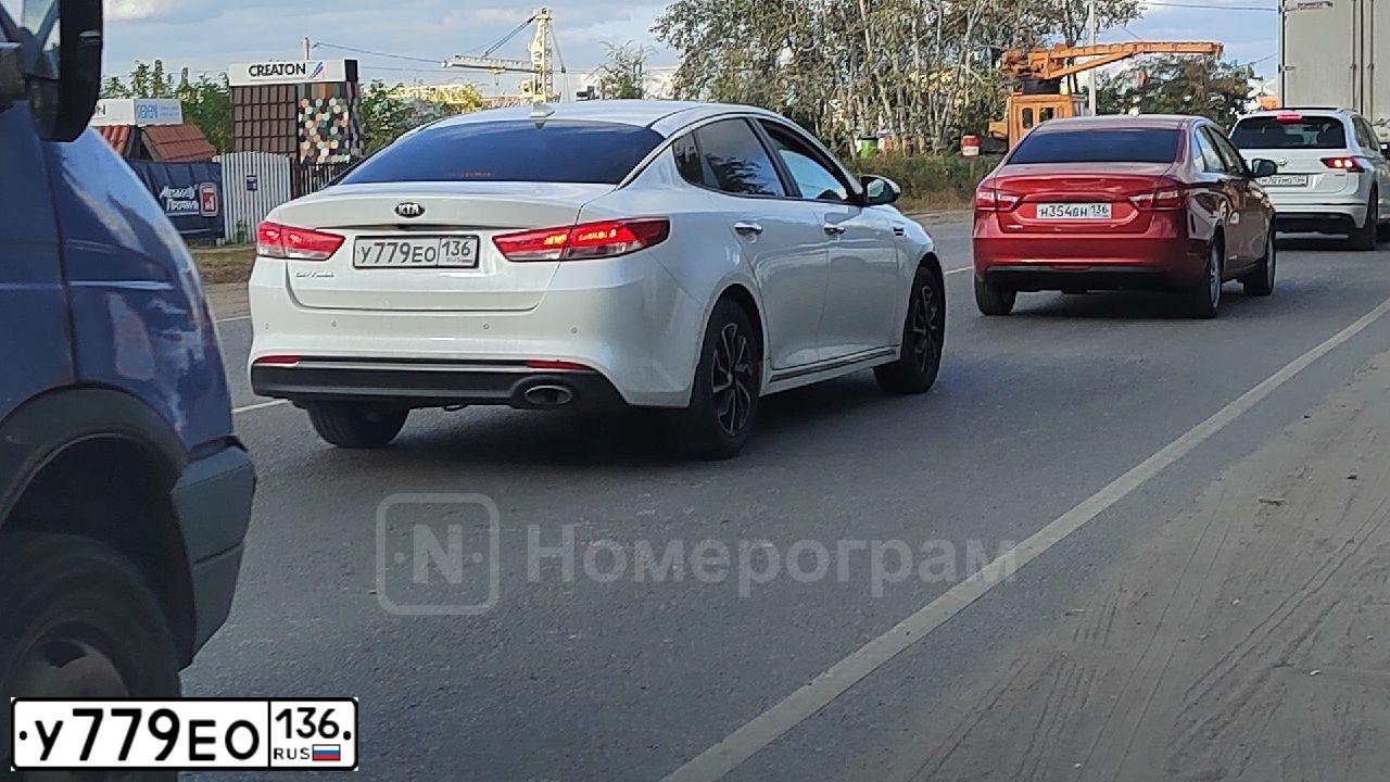 Фото автомобиля KIA MAGENTIS / OPTIMA, 2017 — госномер У779ЕО136. Цвет: Белый