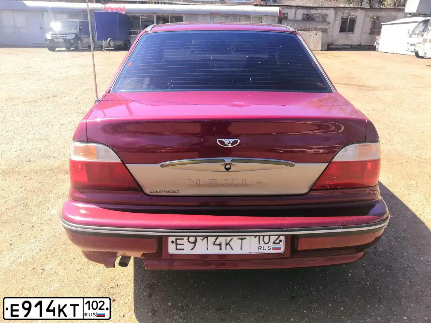 Фото автомобиля DAEWOO NEXIA, 2004 — госномер Е914КТ102. Цвет: БОРДОВЫЙ