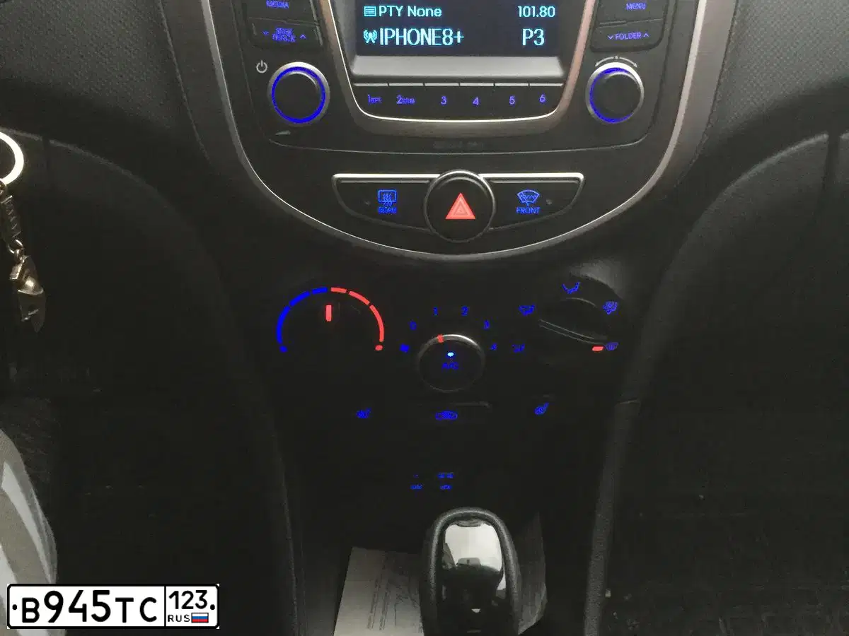 Фото автомобиля HYUNDAI SOLARIS, 2015 — госномер Н393РВ82. Цвет: ЧЕРНЫЙ