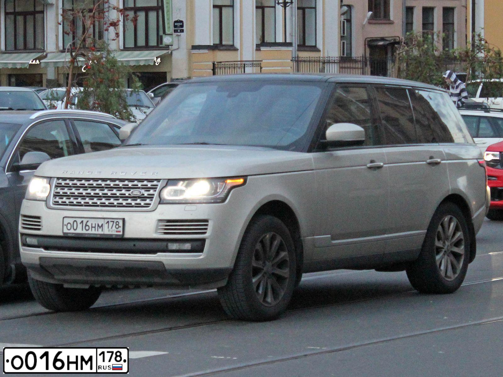 Фото автомобиля LANDROVER RANGE ROVER, 2013 — госномер О016НМ178. Цвет: СЕРО-ЗОЛОТИСТЫЙ