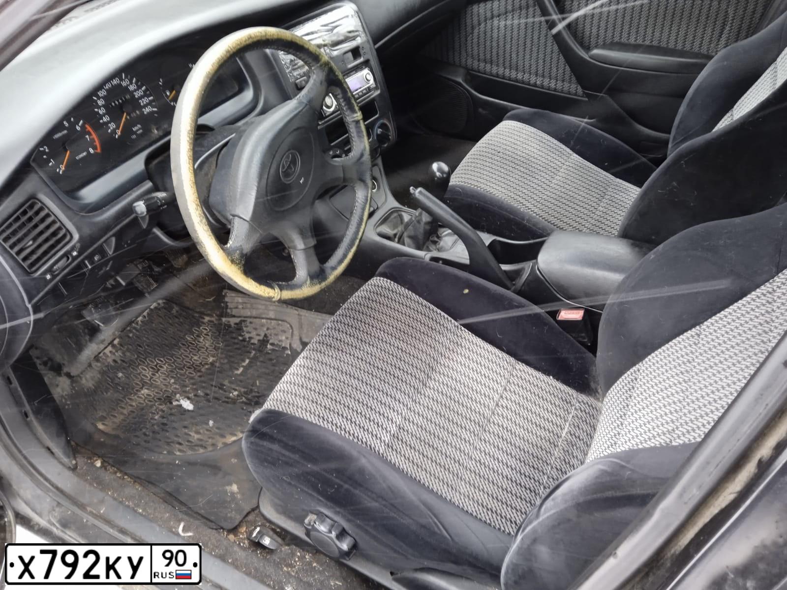 Фото автомобиля TOYOTA CARINA, 1994 — госномер Х792КУ90. Цвет: ЧЕРНЫЙ