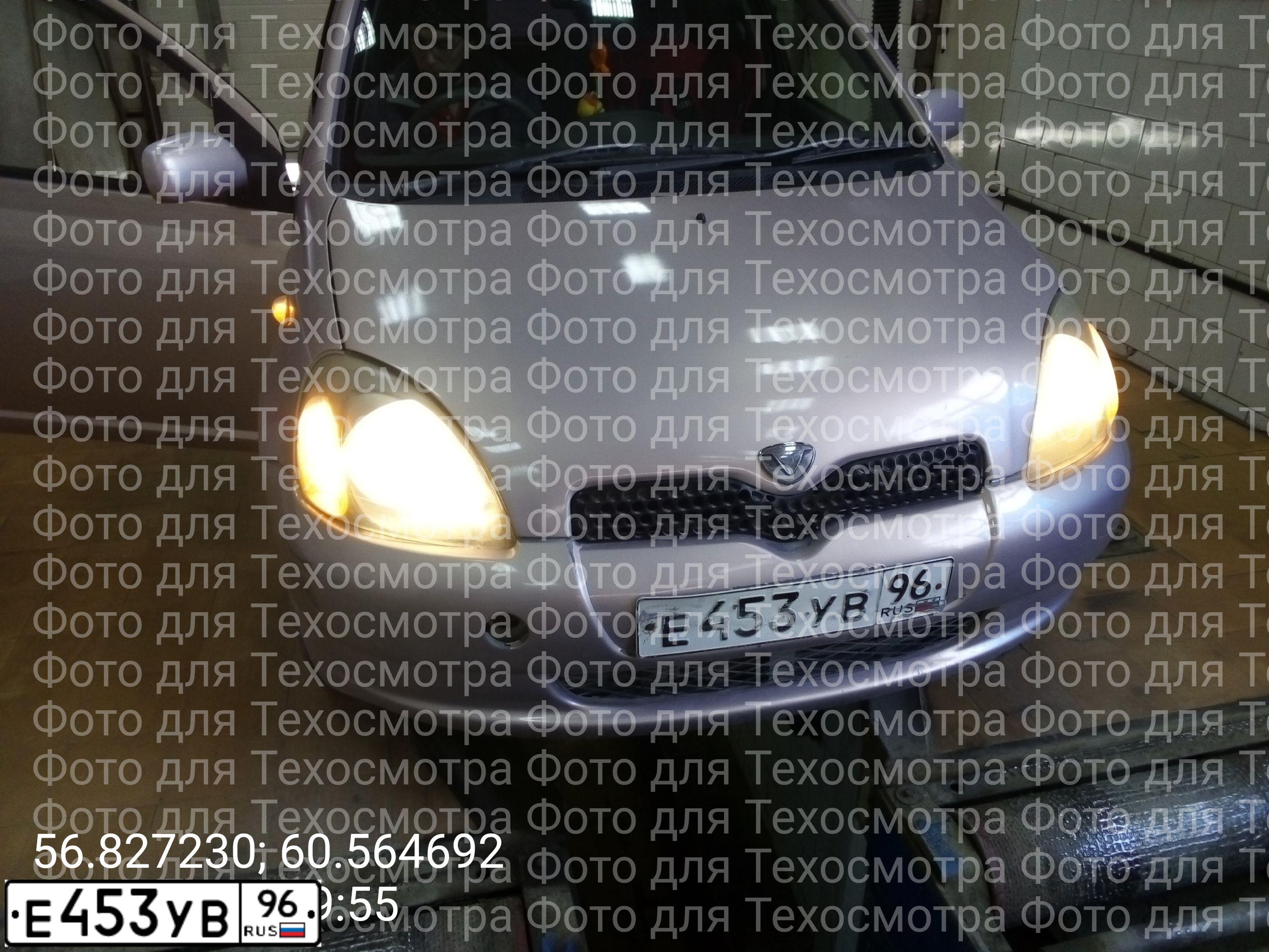 Фото автомобиля TOYOTA Vitz, 2001 — госномер Е453УВ96